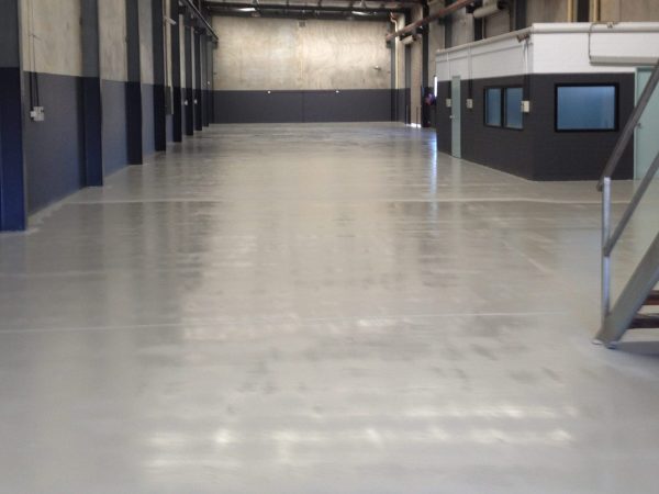 Epoxy floor in warehouse Kleenit