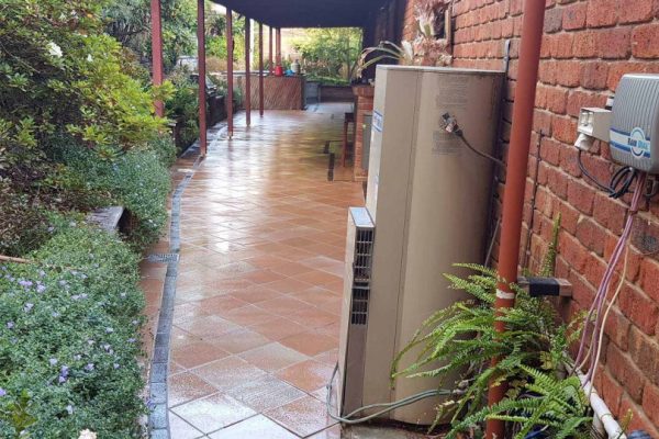 pressure-cleaning-house-washing-patio