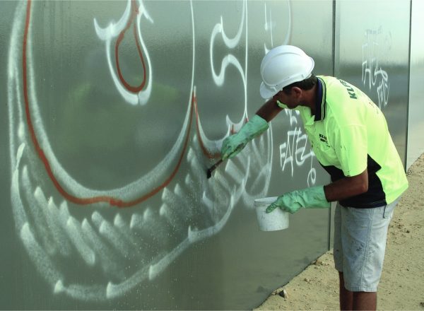 Remove graffiti quickly with Kleenit.