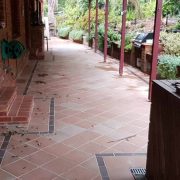 pressure-cleaning-house-washing-outside